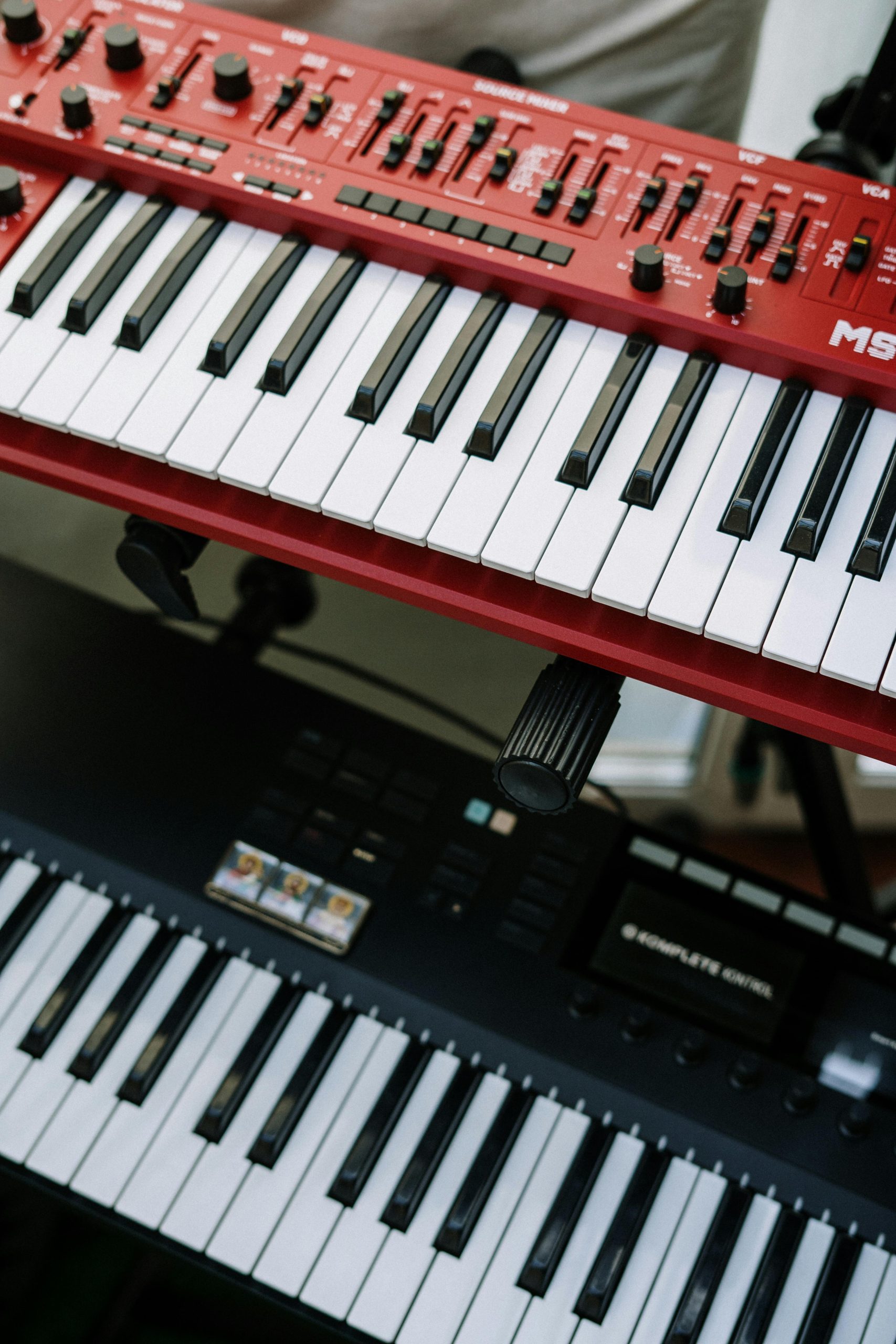 6 Powerful Music Pitching Tactics That Open Industry Doors